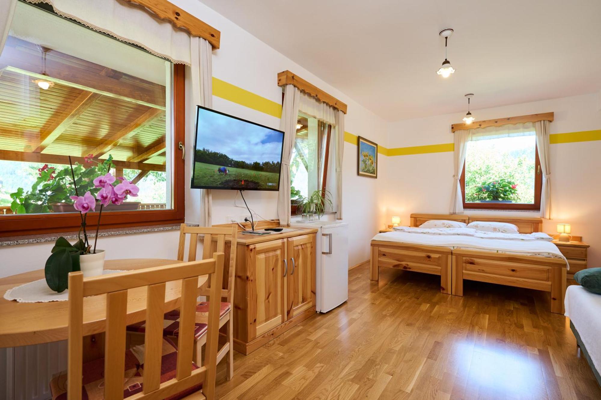 Apartments Organic Tourist Farm Gradisnik Prevalje Εξωτερικό φωτογραφία