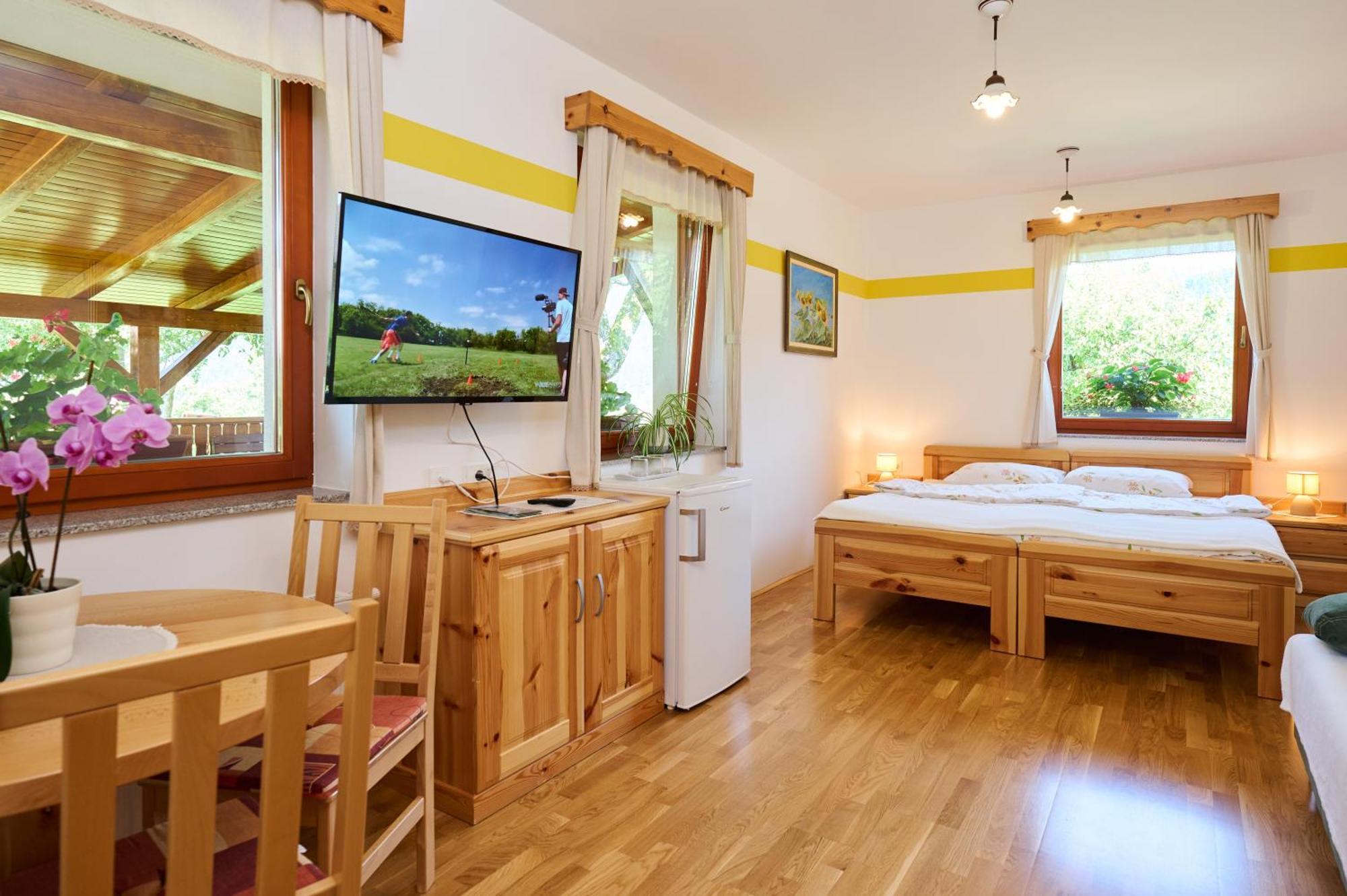 Apartments Organic Tourist Farm Gradisnik Prevalje Εξωτερικό φωτογραφία